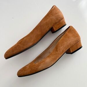 L’intervalle suede block heel pump